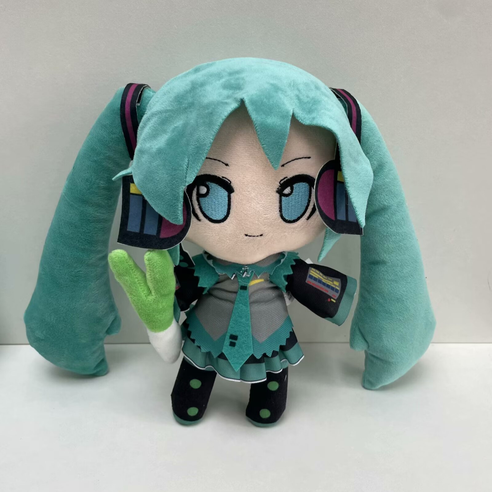 Hatsune Miku Plush Doll with L - Anime Fan Merchandise avaliação e preço